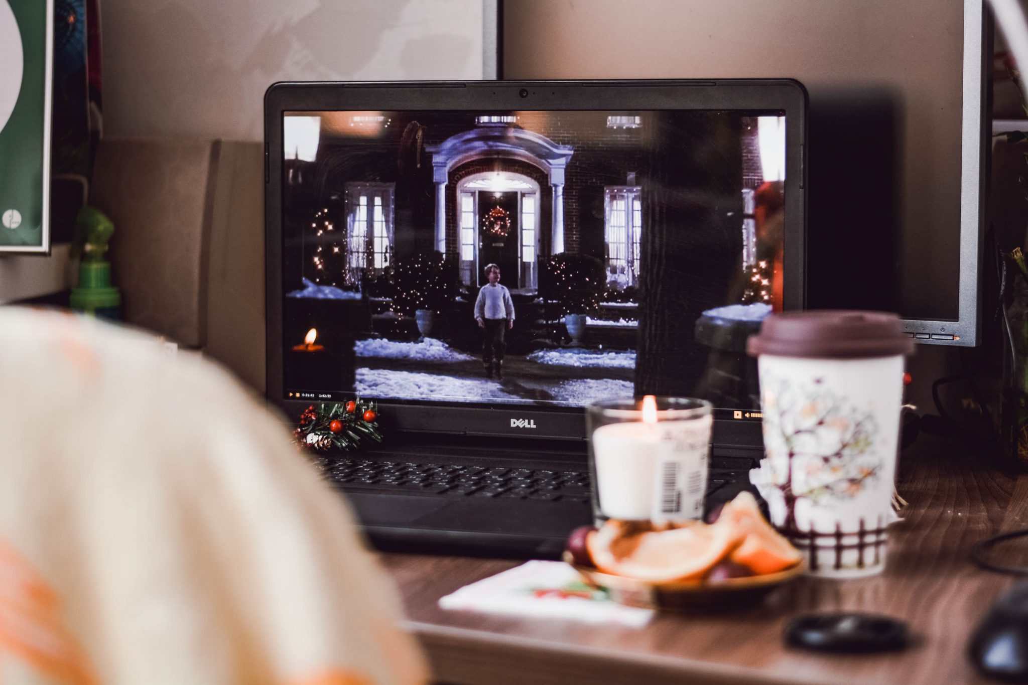 Best Movies to Watch on a Plane (Christmas Edition)